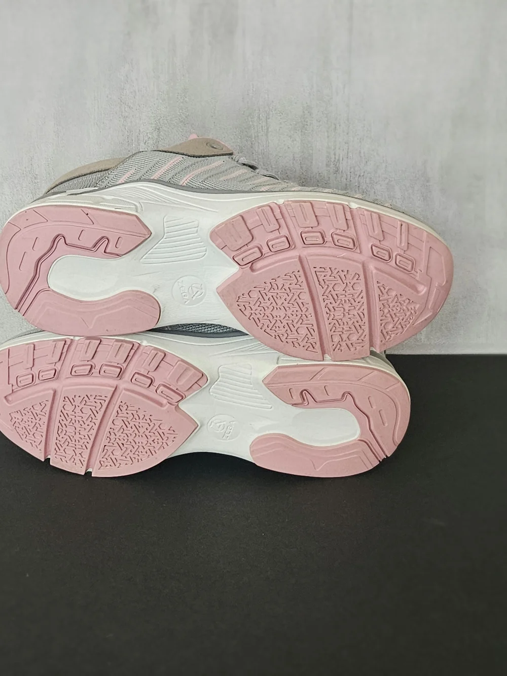 Zeba Women's Hands Free Slip On Sneakers Rose Gray Size 8 NEW (No Box)